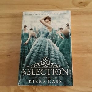 The Selection teen paperback novel by Kiera Cass